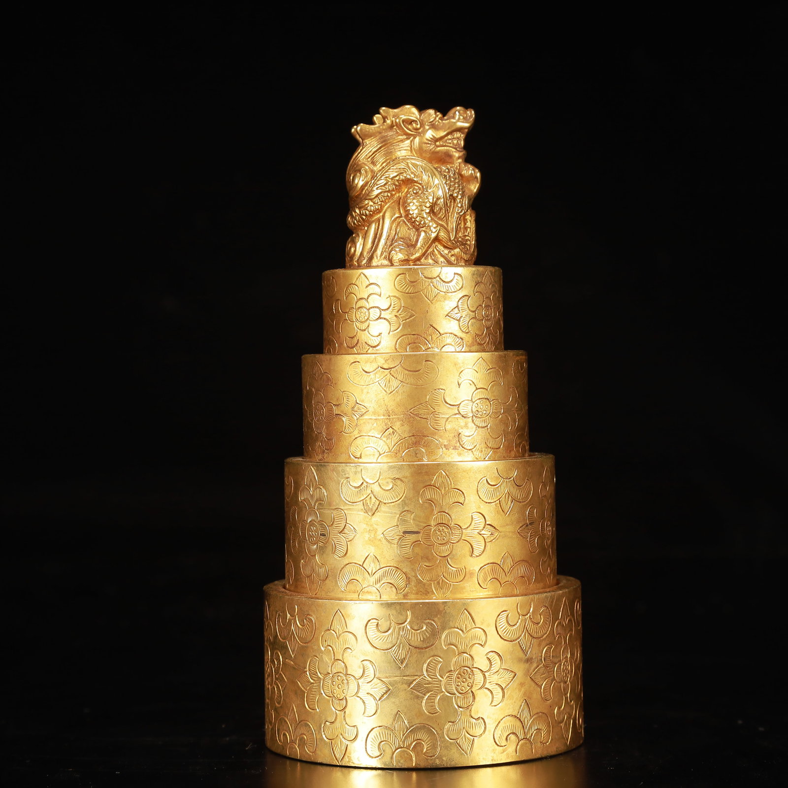 An Exquisite Gilt Bronze Dragon Seals: An Exquisite Gilt Bronze Dragon Seals,Qing Dynasty, China,Size:2.8inx5.5in,Weight:2450g 一套铜鎏金龙印章,中国清代