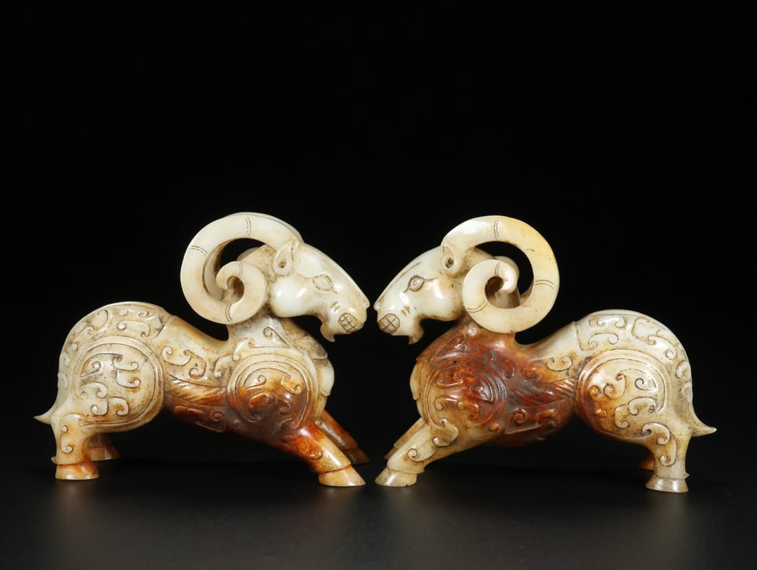 A Pair of Exquisite White Jade Sheep Ornaments (1 of 9)