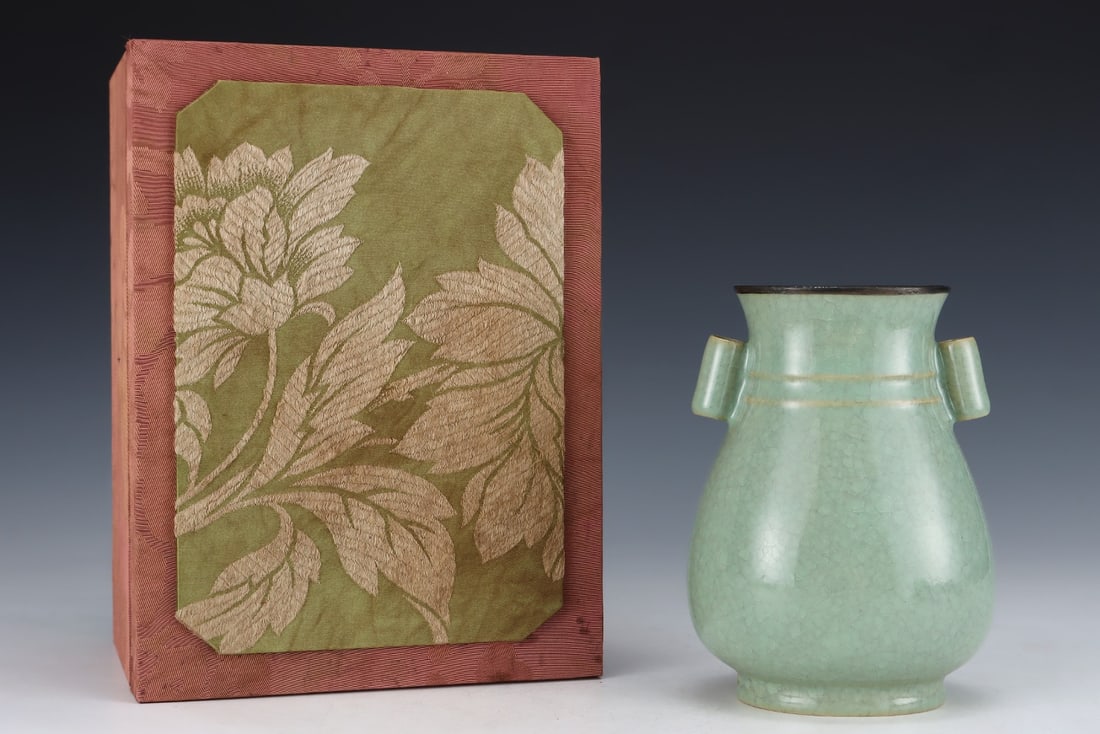 An Exquisite Ru yao Celeste Blue Glazed Double-Ears Vase (1 of 8)