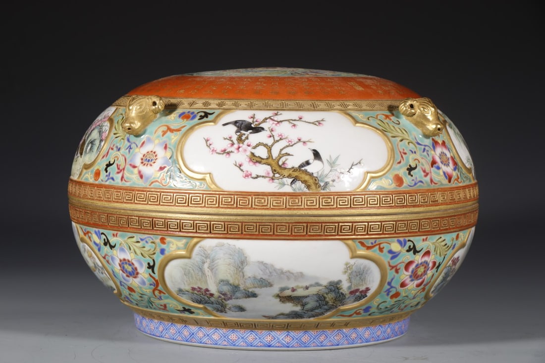 An Exquisite Enamel Flower and Bird Pattern Box,with an Imperial Poem by Emperor Qianlong: An Exquisite Enamel Flower and Bird Pattern Box,with an Imperial Poem by Emperor Qianlong,Qing Dynasty,China,Qianlong Four-character Mark,Size:7.1inx10.8in 珐琅彩花鸟 