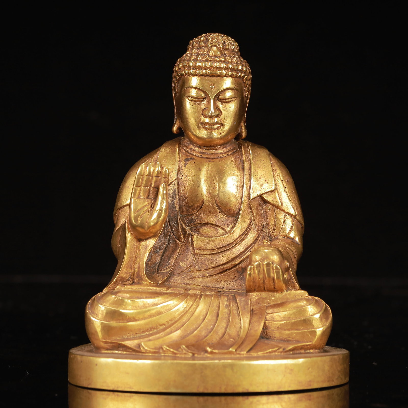 An Exquisite Gilt Bronze Statue of Sakyamuni: An Exquisite Gilt Bronze Statue of Sakyamuni,Qing Dynasty, China,Size:4.7inx3.9inx5.5in,Weight:1000g 铜鎏金释迦摩尼像,中国清代