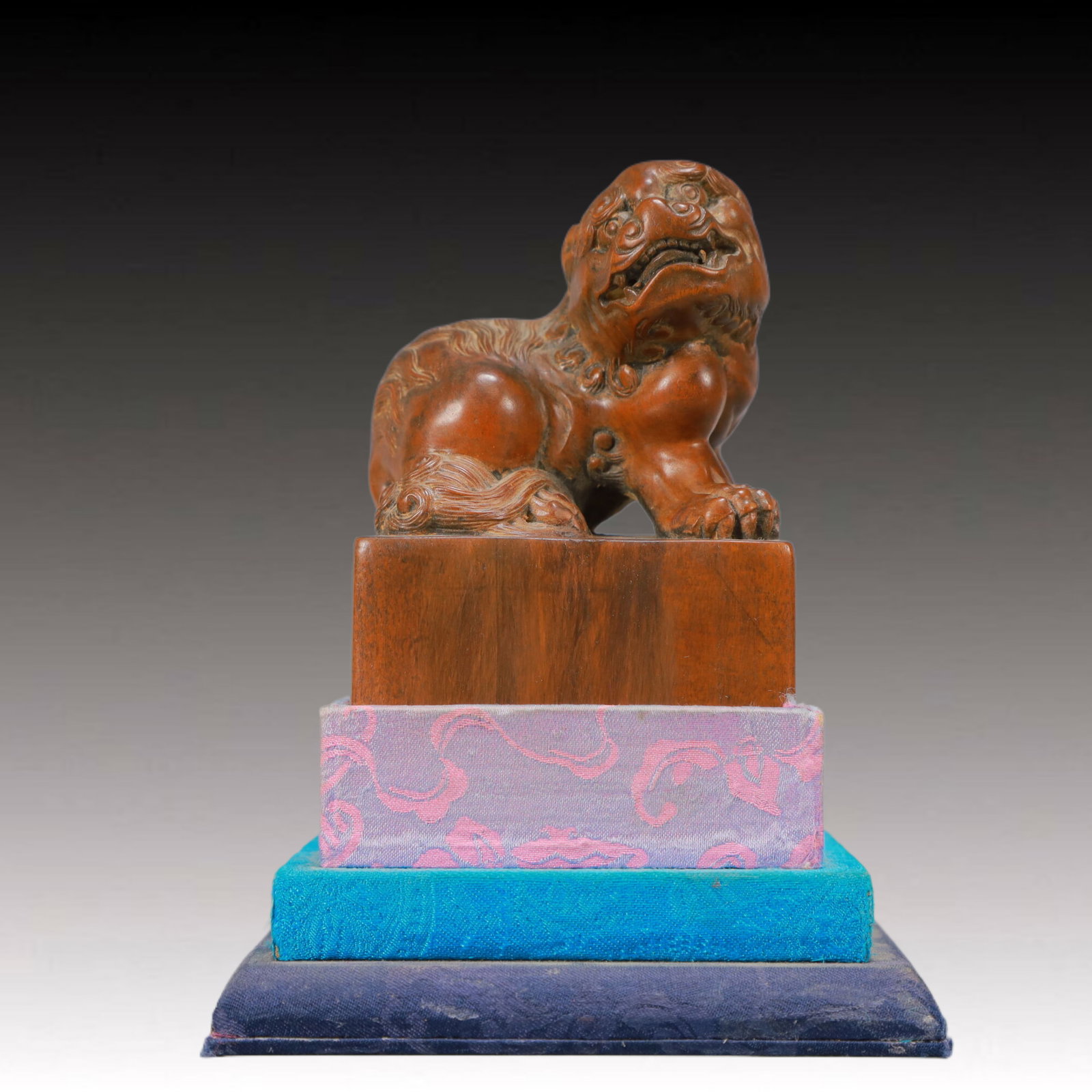 An Exquisite Boxwood Lion Seal: An Exquisite Boxwood Lion Seal,Qing Dynasty,China,Size:2.4inx2.4inx3.7in,Weight:250g 黄杨木狮子印章,中国清代