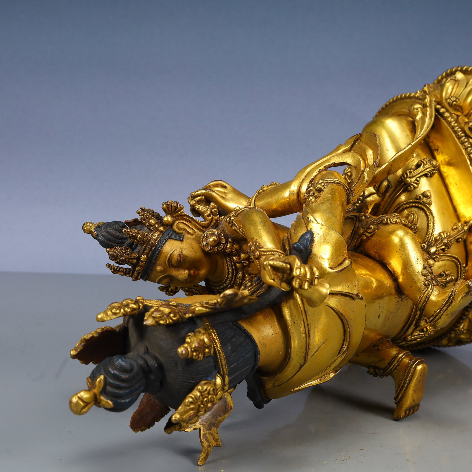 A Solemn Gilt Bronze Statue of Vajrasattva - 15