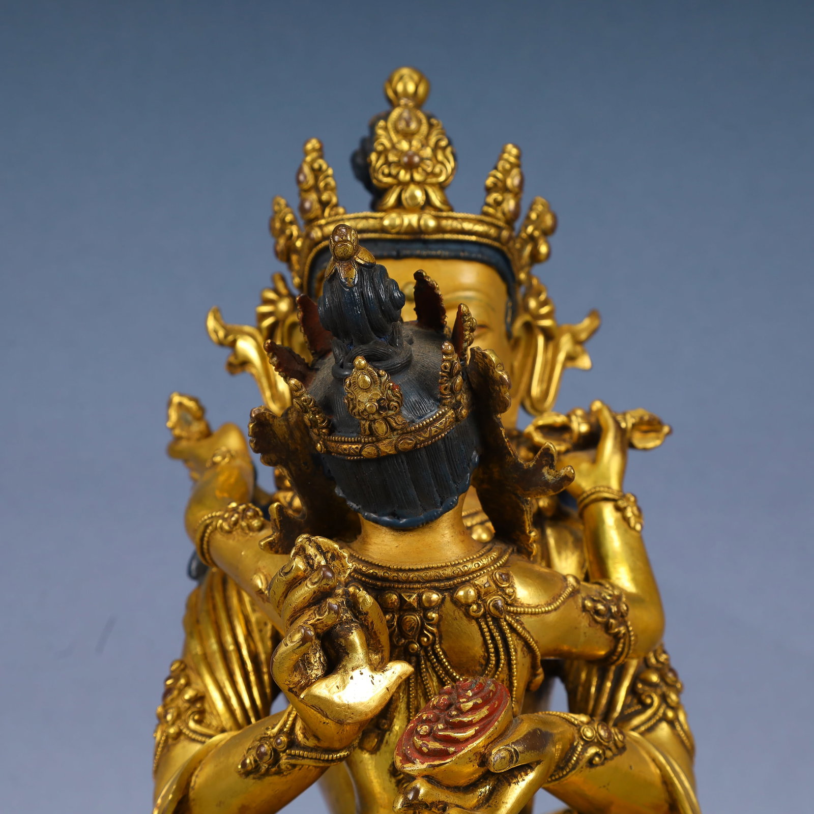 A Solemn Gilt Bronze Statue of Vajrasattva - 2