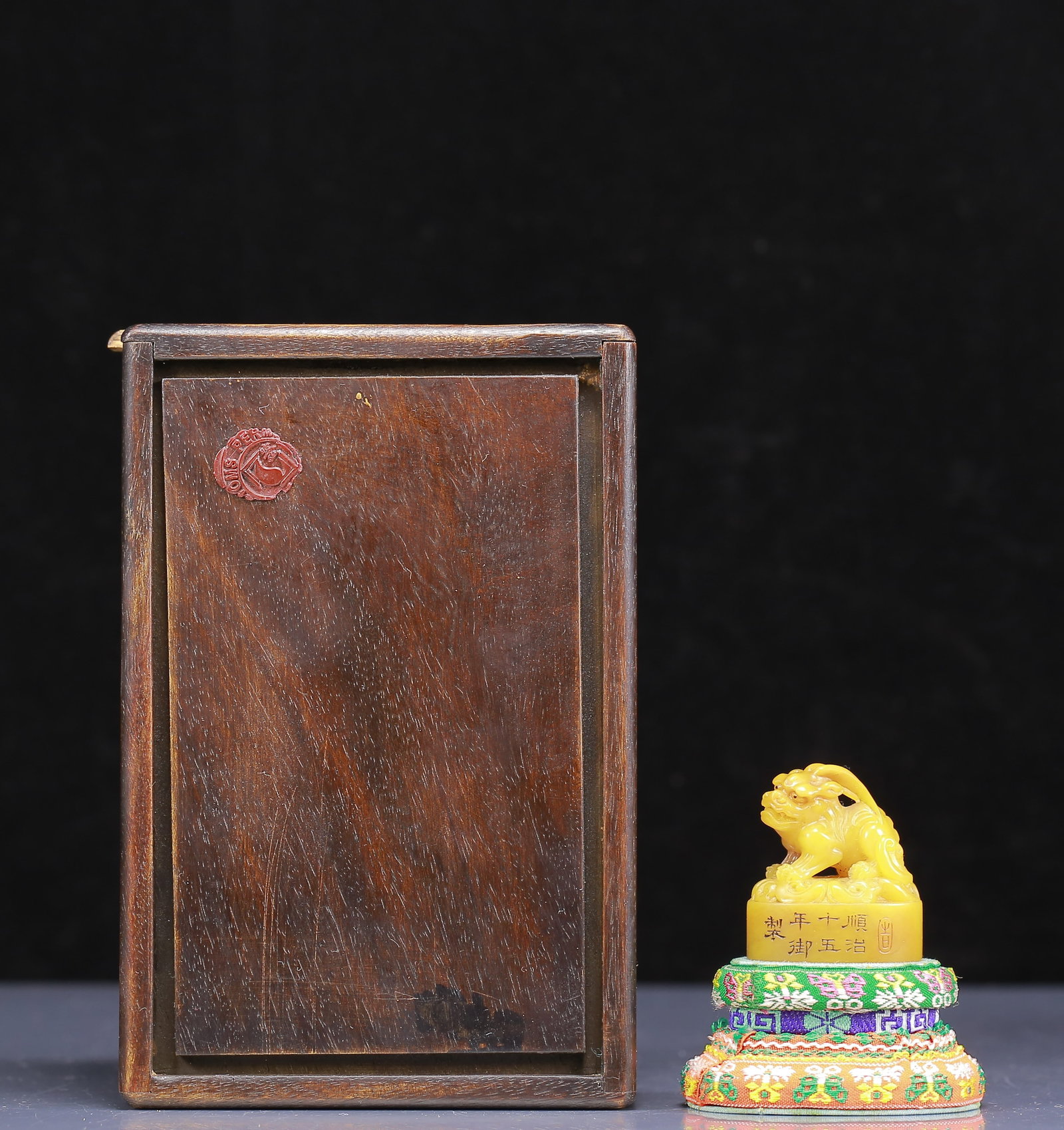 An Exquisite Tianhuang Stone Auspicious Beast Pattern Seal: An Exquisite Tianhuang Stone Auspicious Beast Pattern Seal,Qing Dynasty, China,Shunzhi Mark,Size:1.6inx1inx2in,Weight:65g 田黄石瑞兽纹印章，଀