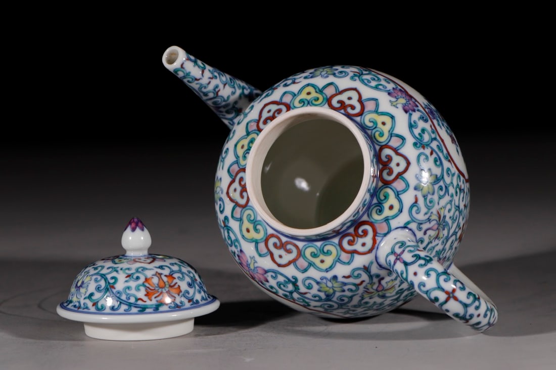 An Exquisite Doucai Lotus Pattern Pot - 8