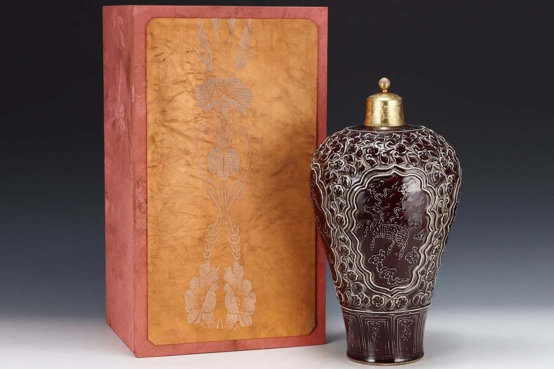 A Huge Ji Red Glazed Flower and Phoenix Pattern Bottle: A Huge Ji Red Glazed Flower and Phoenix Pattern Bottle,Yuan Dynasty,China,Size:19.3inx10.4in 霁红釉花卉凤纹盖瓶,中国元代