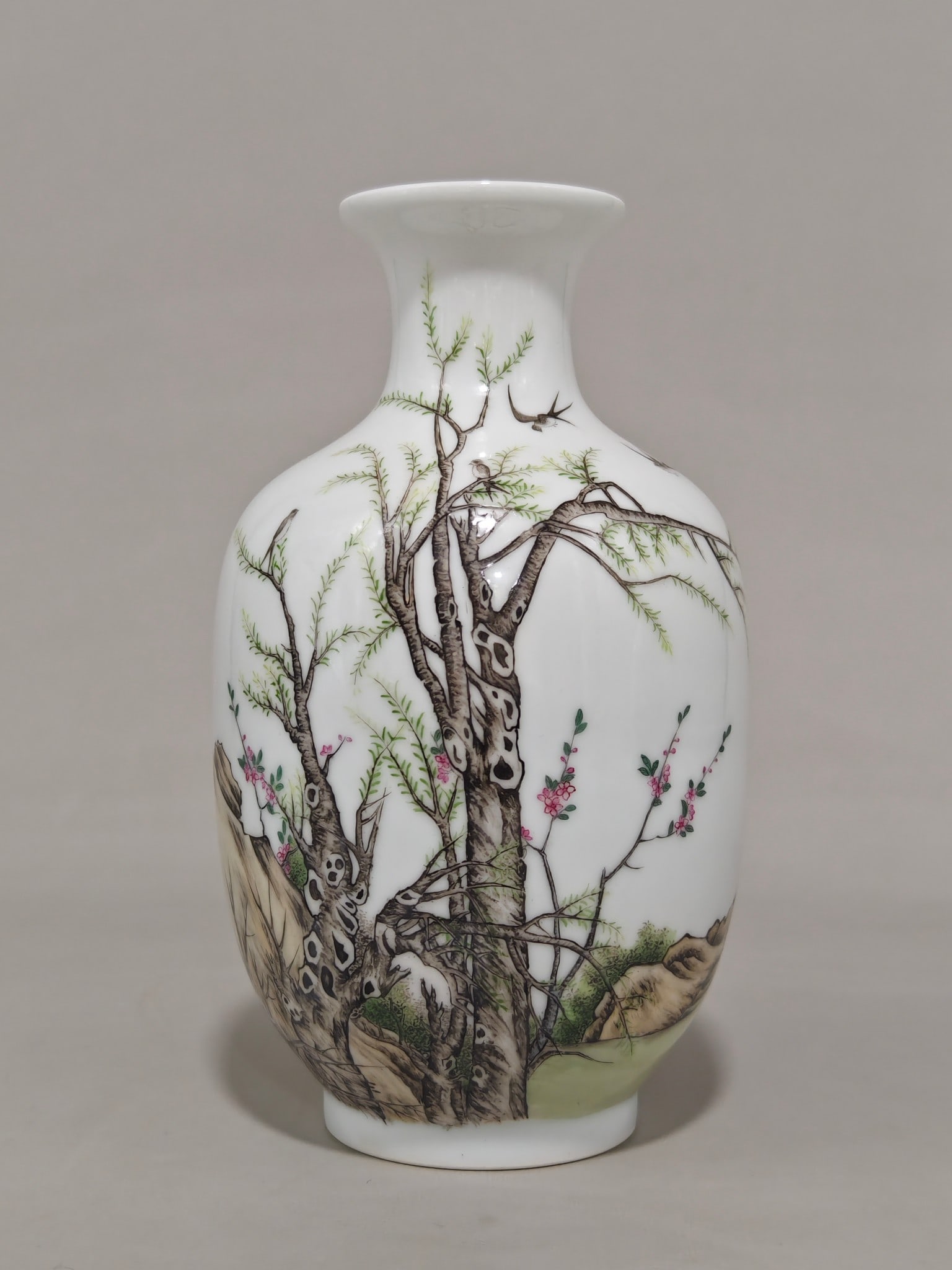 An Exquisite Enamel Character and Story Pattern Vase: An Exquisite Enamel Character and Story Pattern Vase,Qing Dynasty,China,Qianlong Four-character Mark,Size:7.5inx4.7in 珐琅彩人物故事纹瓶,中&