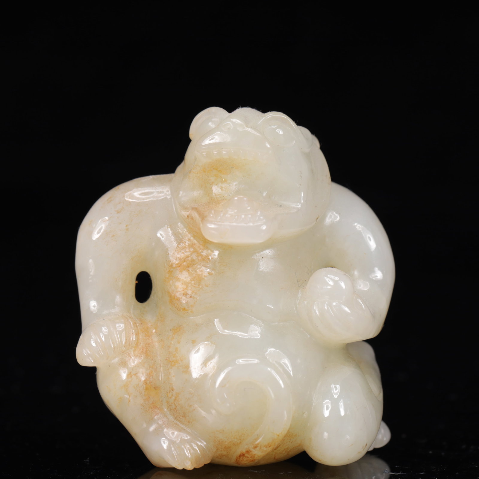 An Exquisite White Jade Beast Ornament: An Exquisite White Jade Beast Ornament,Qing Dynasty, China,Size:2inx1.4inx2.4in,Weight:144g 白玉兽摆件,中国清代