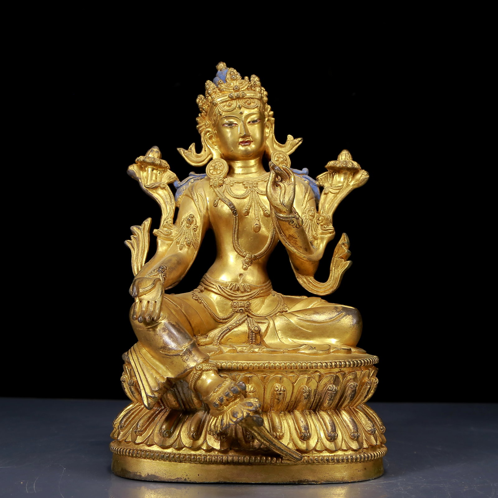 A Solemn Gilt Bronze Statue of Tara: A Solemn Gilt Bronze Statue of Tara,Ming Dynasty, China,Size:6.7inx6.3inx10.2in,Weight:4180g 铜鎏金度母像，明代
