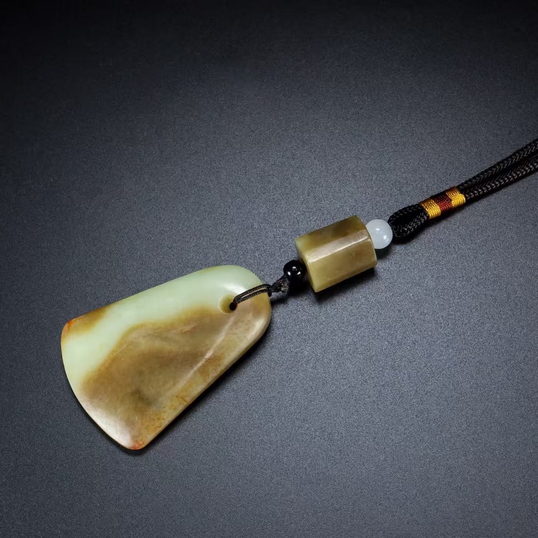 An Exquisite White Jade Pendant: An Exquisite White Jade Pendant,Qing Dynasty,China,Size:3.5inx1.6inx0.6in,Weight:66g 白玉挂件,中国清代