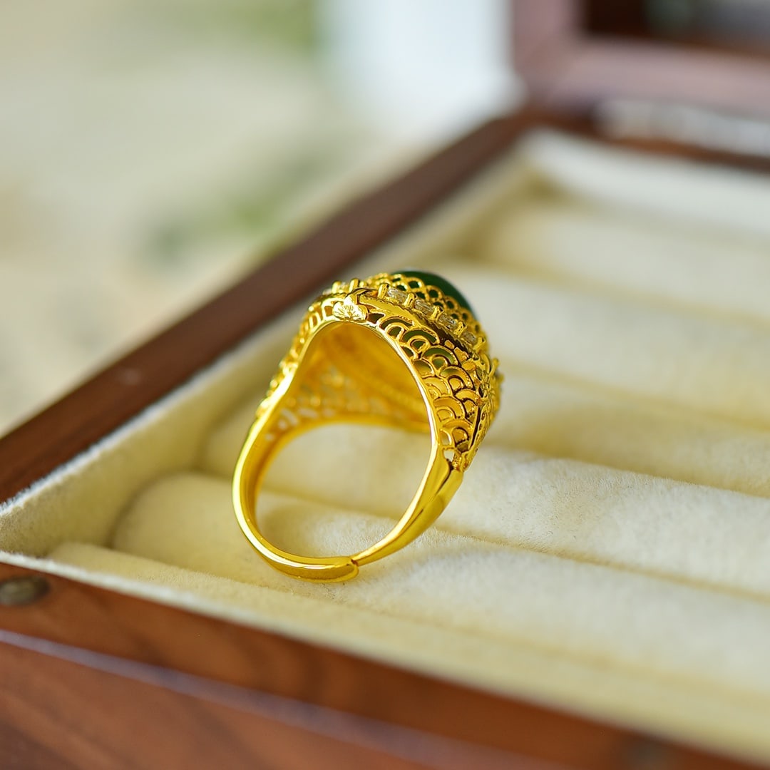 An Exquisite Sterling Silver-Gold Plated Inlaid Jasper Ring,Inlaid Diamond: An Exquisite Sterling Silver-Gold Plated Inlaid Jasper Ring,Inlaid Diamond,Size:0.4inx0.5in 纯银镀金镶碧玉戒指,嵌钻石