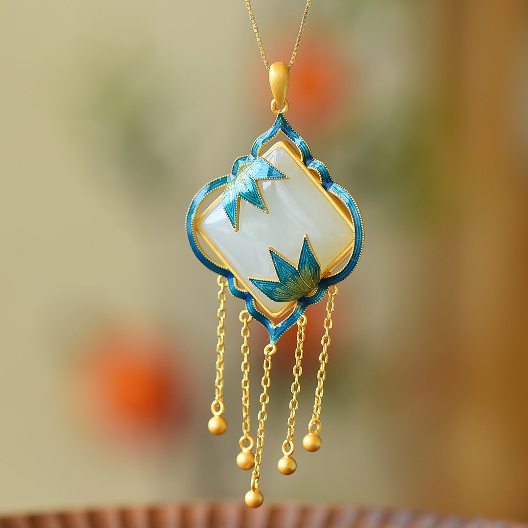 A Set of Fine Sterling Silver-Gold Plated Inlaid White Jade Jewelrys: A Set of Fine Sterling Silver-Gold Plated Inlaid White Jade Jewelrys,Size:(Pendant)0.8inx0.8in,(Ring)0.4inx0.4in,(Earrings)0.4inx0.4in,(Bracelet)0.5inx0.5in 一套纯银镀