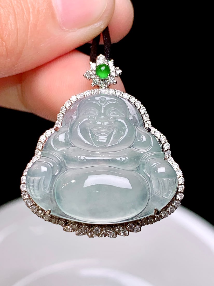 An Exquisite 18k Gold Diamond Inlaid Jadeite Pendant: An Exquisite 18k Gold Diamond Inlaid Jadeite Pendant,Size(Loose Stone):0.9inx0.8inx0.2in 18k金钻镶嵌翡翠吊坠