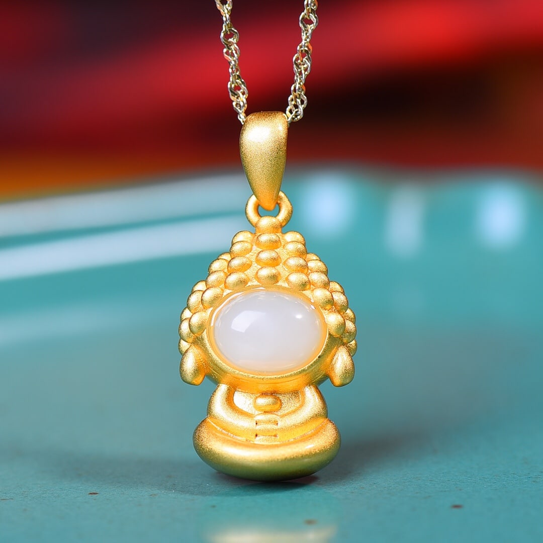 An Exquisite Sterling Silver-Gold Plated Inlaid White Jade Necklace: An Exquisite Sterling Silver-Gold Plated Inlaid White Jade Necklace,Size:0.2inx0.3in 纯银镀金镶白玉项链