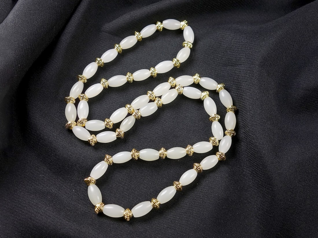 An Exquisite White Jade Bracelets - 2
