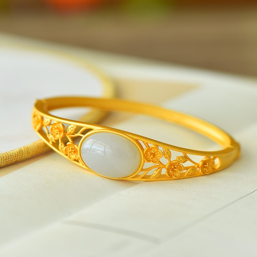 An Exquisite Sterling Silver-Gold Plated Inlaid White Jade Bracelet: An Exquisite Sterling Silver-Gold Plated Inlaid White Jade Bracelet,Size:0.5inx0.7in 纯银镀金镶白玉手镯