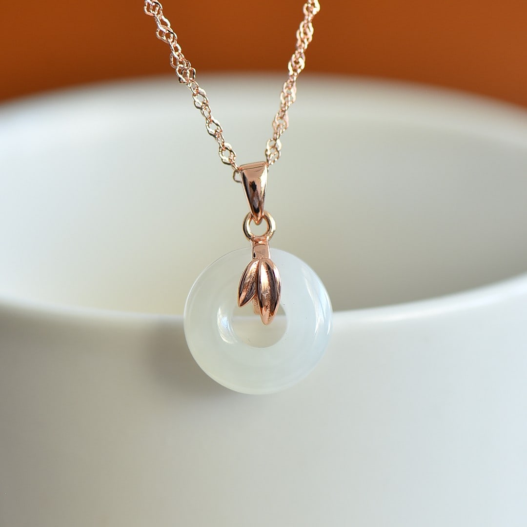 An Exquisite Sterling Silver-Gold Plated Inlaid White Jade Pendant: An Exquisite Sterling Silver-Gold Plated Inlaid White Jade Pendant,Size:0.6inx0.6in 纯银镀金镶白玉吊坠