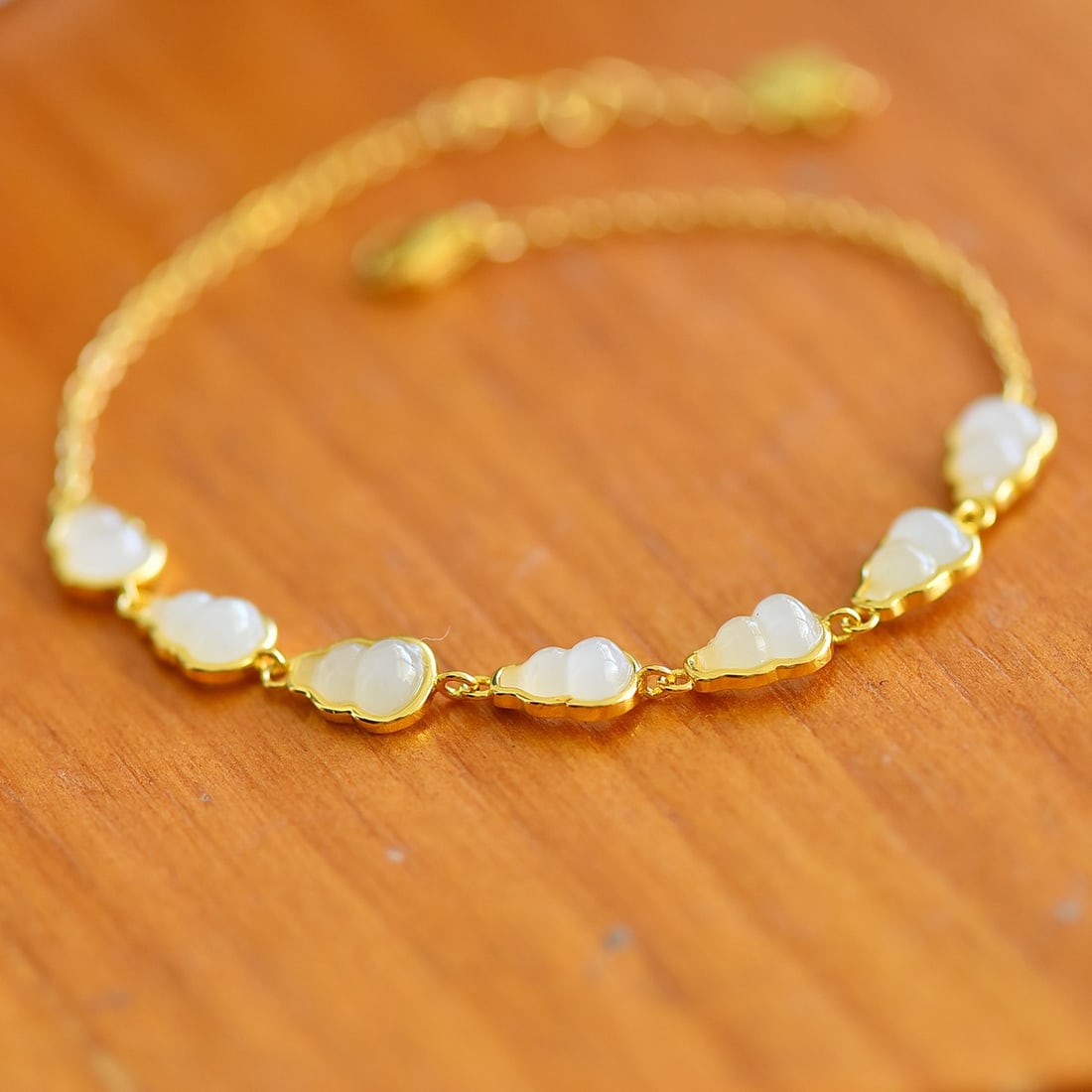 An Exquisite Sterling Silver-Gold Plated Inlaid White Jade Gourd Bracelet: An Exquisite Sterling Silver-Gold Plated Inlaid White Jade Gourd Bracelet,Size:0.2inx0.3in 纯银镀金镶白玉葫芦手链