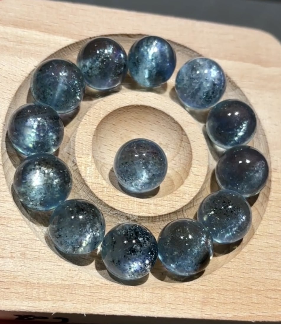 An Exquisite Aquamarine Bracelets: An Exquisite Aquamarine Bracelet,Size:0.6in,Weight:66.5g 海蓝宝手串