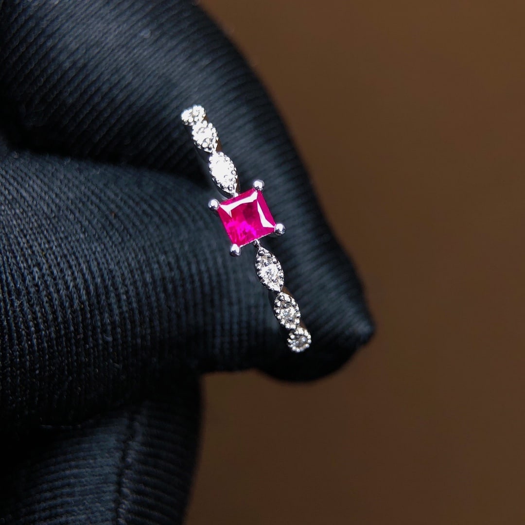 0.3Ctw Natural Ruby Ring: 0.3Ctw Natural Ruby Ring,Size:0.1inx0.1in 0.3Ctw天然红宝石戒指