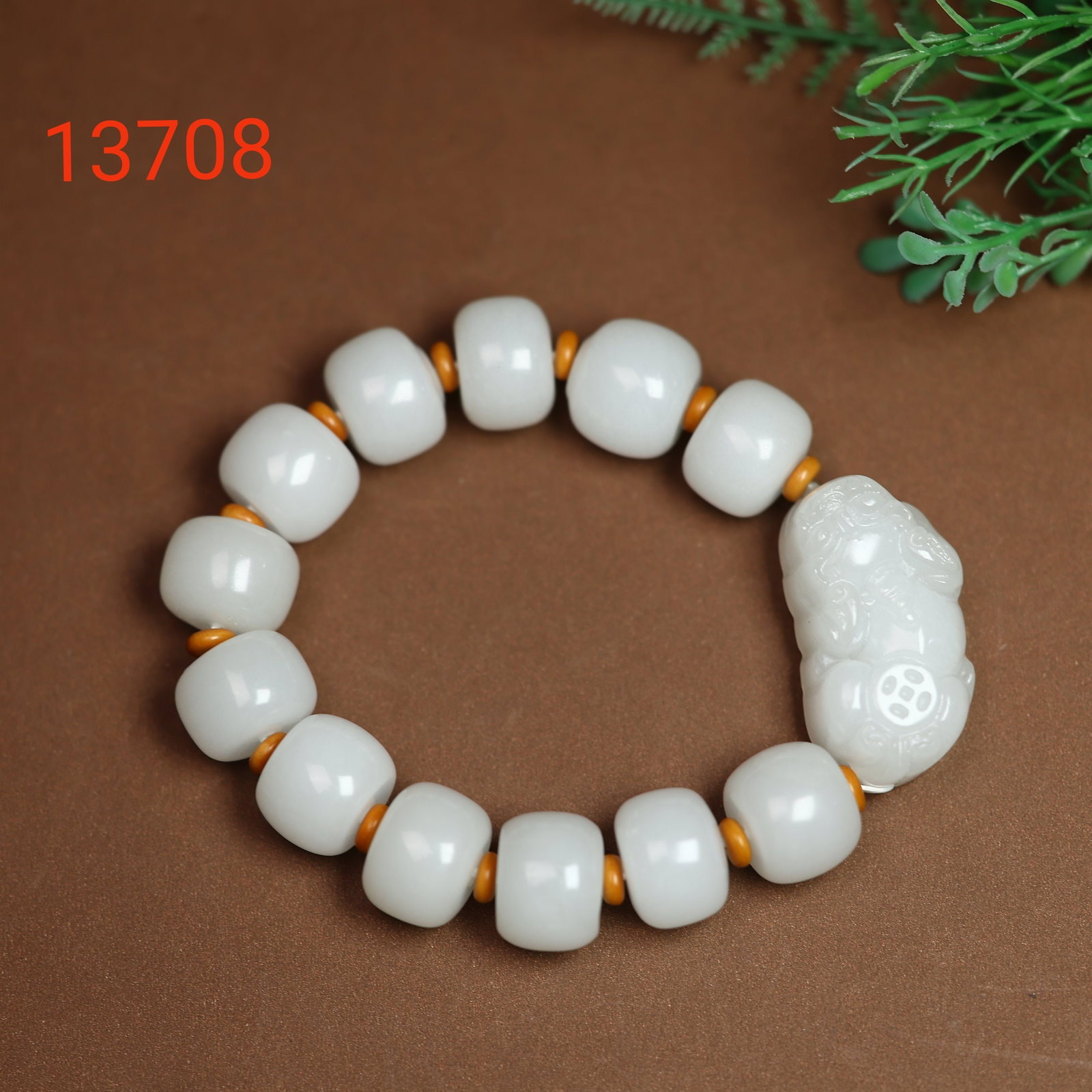 An Exquisite White Jade Bracelets: An Exquisite White Jade Bracelet,Size:0.5inx0.6in 寓意: 吉祥如意 招财进宝 白玉手串