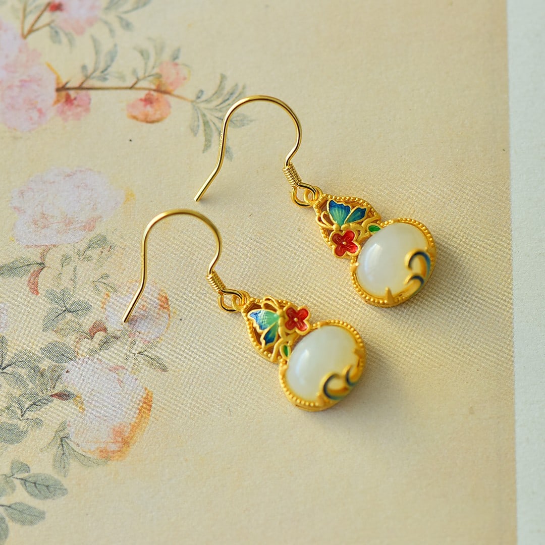 A Pair of Exquisite Sterling Silver-Gold Plated Inlaid White Jade Gourd Earrings: A Pair of Exquisite Sterling Silver-Gold Plated Inlaid White Jade Gourd Earrings,Size:0.3inx0.4in 一对纯银镀金镶白玉葫芦耳஑