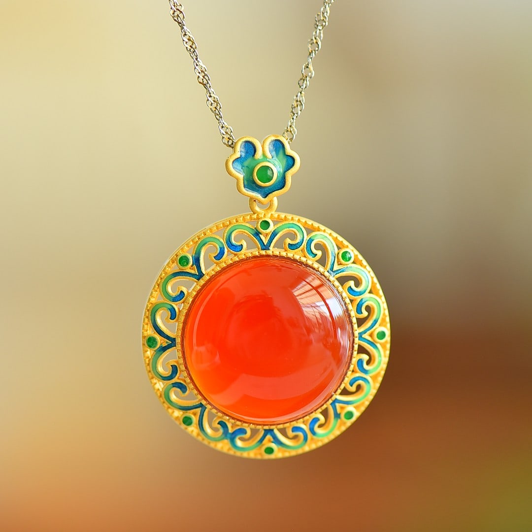 An Exquisite Sterling Silver-Gold Plated Inlaid Agate Enamel Pendant: An Exquisite Sterling Silver-Gold Plated Inlaid Agate Enamel Pendant,Size:0.9inx0.9in 纯银镀金镶玛瑙珐琅吊坠