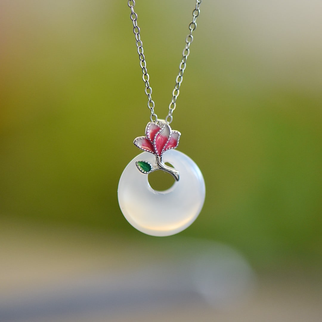 An Exquisite Sterling Silver Inlaid Agate Pendant: An Exquisite Sterling Silver Inlaid Agate Pendant 纯银镶玛瑙吊坠