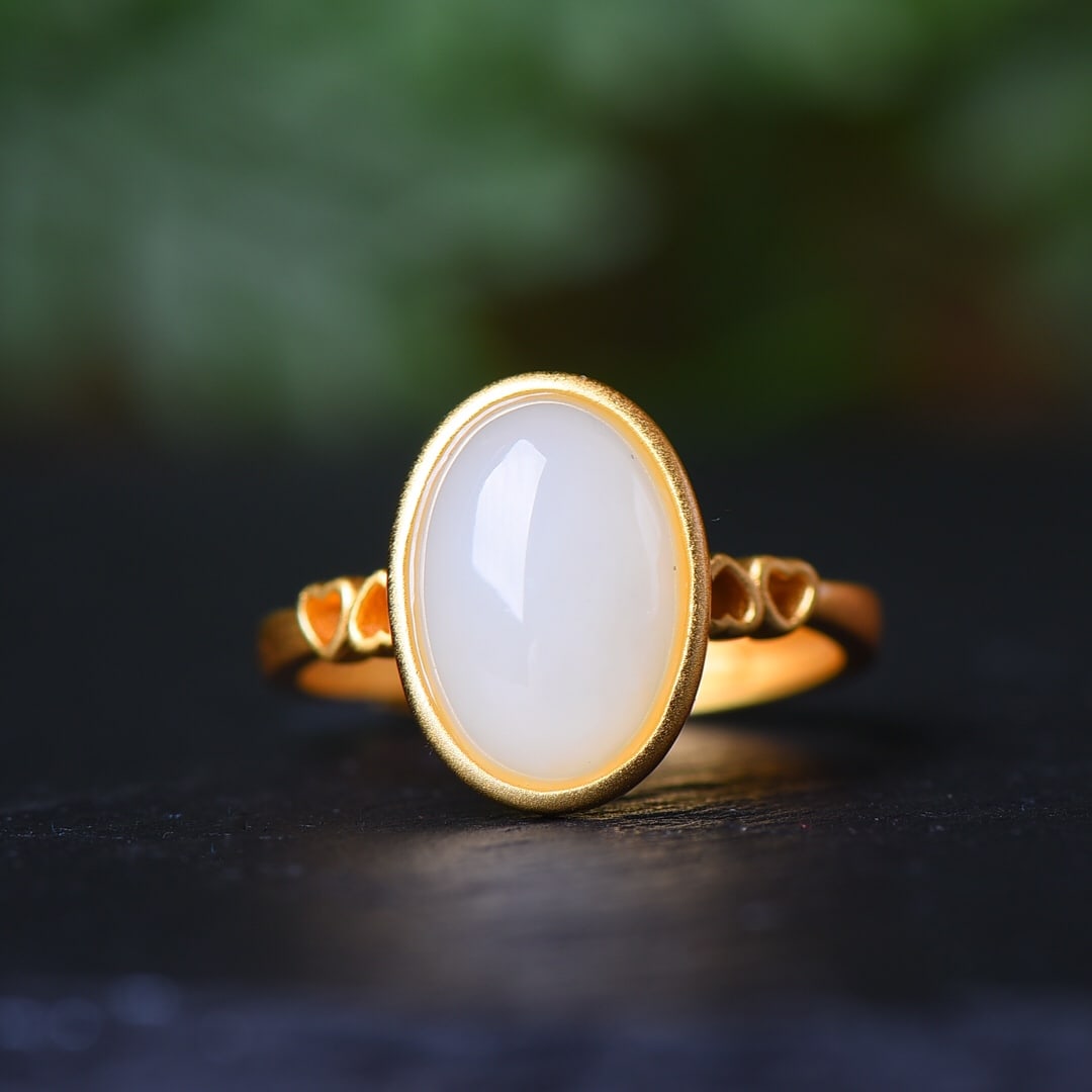An Exquisite Sterling Silver-Gold Plated Inlaid White Jade Ring: An Exquisite Sterling Silver-Gold Plated Inlaid White Jade Ring,Size:0.3inx0.5in 纯银镀金镶白玉戒指