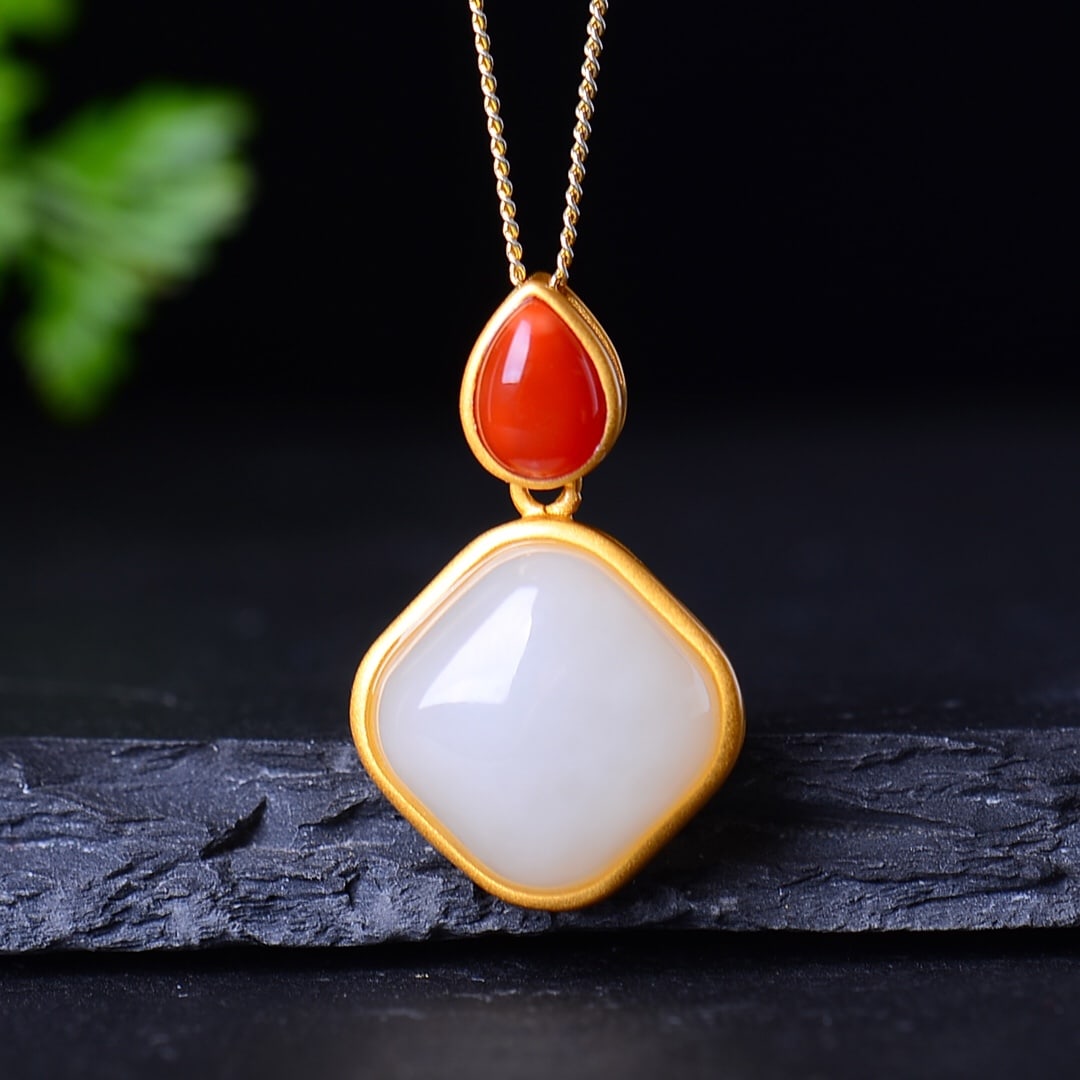 A Set of Fine Sterling Silver-Gold Plated Inlaid White Jade Jewelrys: A Set of Fine Sterling Silver-Gold Plated Inlaid White Jade Jewelrys,Size:(Ring)0.5inx0.5in,(Earrings)0.3inx0.3in,(Pendant)0.5inx0.5in 一套纯银镀金镶白&