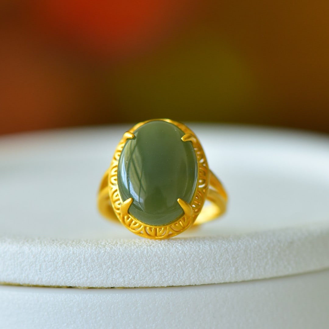 An Exquisite Sterling Silver-Gold Plated Inlaid Jasper Ring: An Exquisite Sterling Silver-Gold Plated Inlaid Jasper Ring 纯银镀金镶碧玉戒指