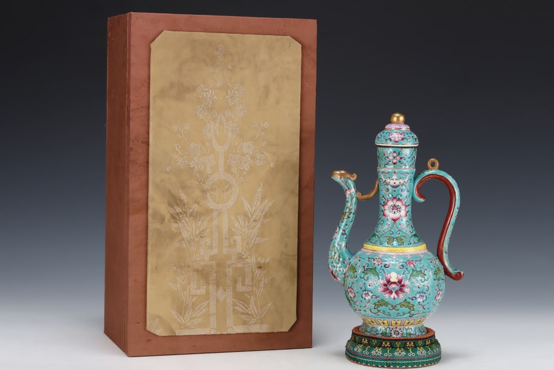 An Exquisite Enamel Turquoise Glazed Lotus Pattern Ewer (1 of 8)