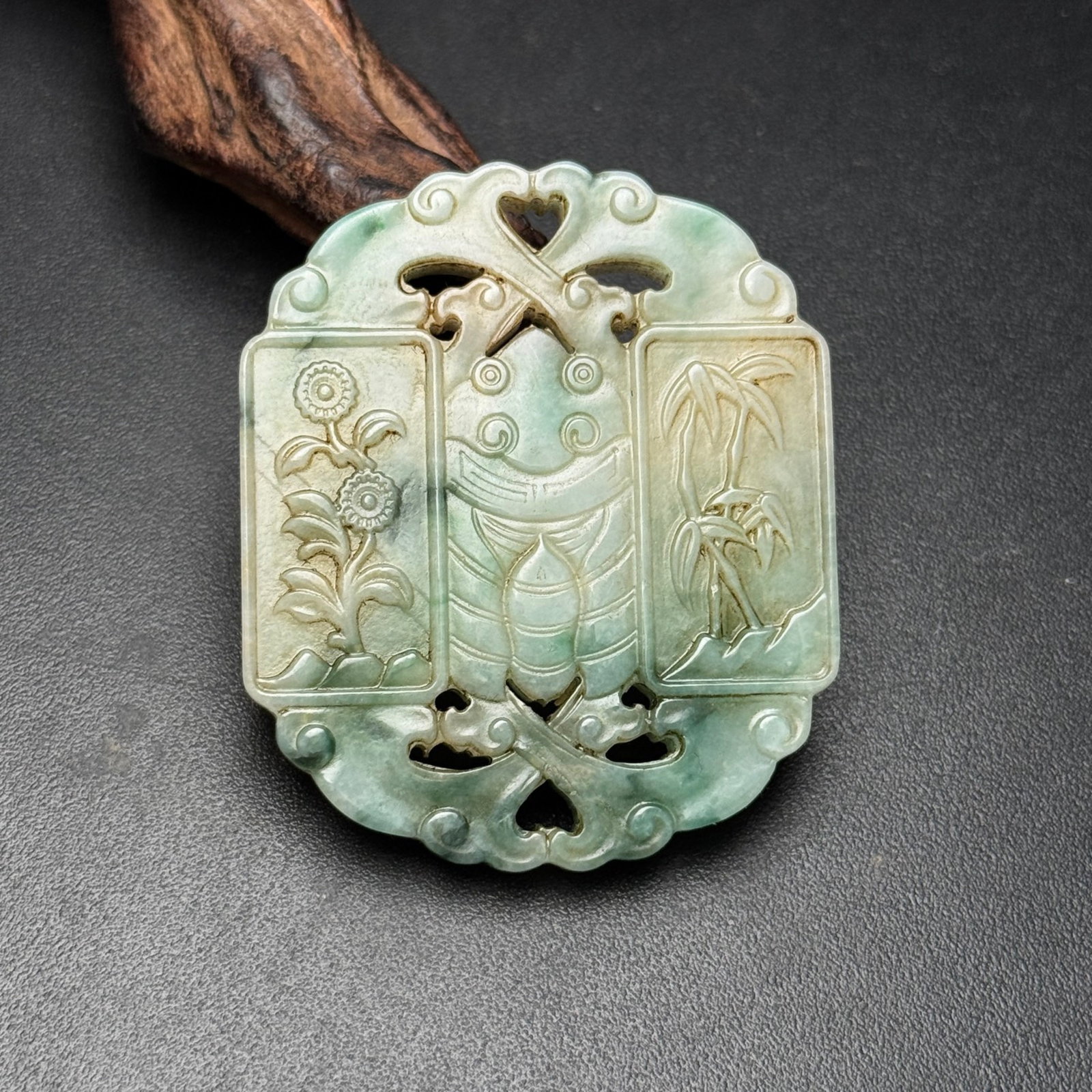 An Exquisite Jadeite Plum Blossom,Orchid Bamboo and Chrysanthemum Pattern Pendant: An Exquisite Jadeite Plum Blossom,Orchid Bamboo and Chrysanthemum Pattern Pendant,Qing Dynasty,China,Size:2.2inx1.8inx0.2in,Weight:36g 翡翠梅兰竹菊纹牌,