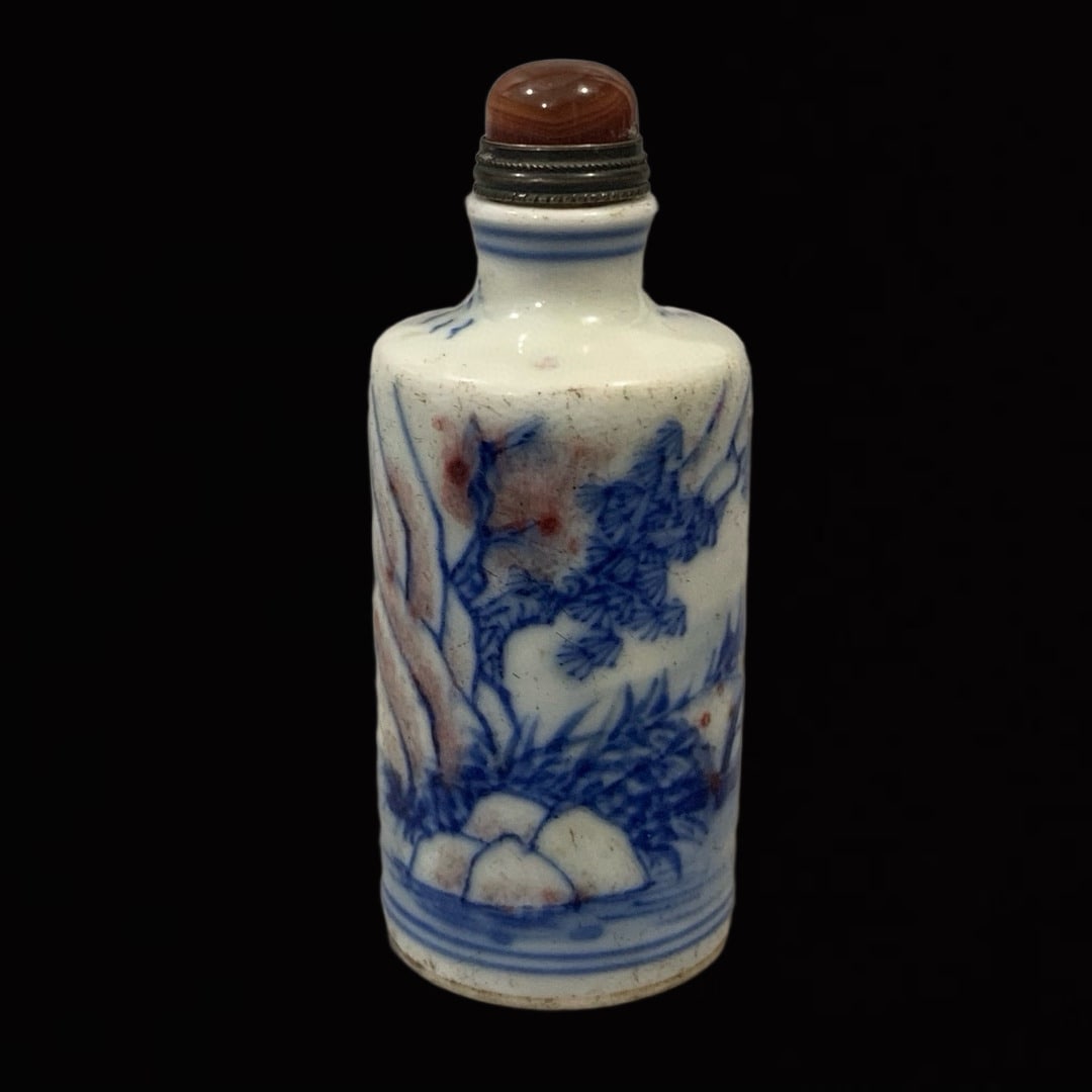 An Exquisite Blue and White Underglaze-Red Landscape Pattern Snuff Bottle (1 of 7)