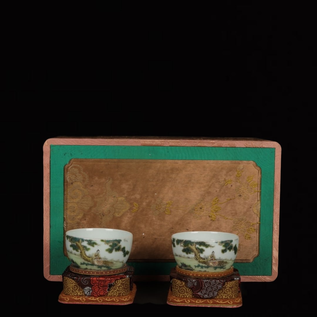 A Pair of Exquisite Enamel Character and Story Pattern Cups,with poem (1 of 9)