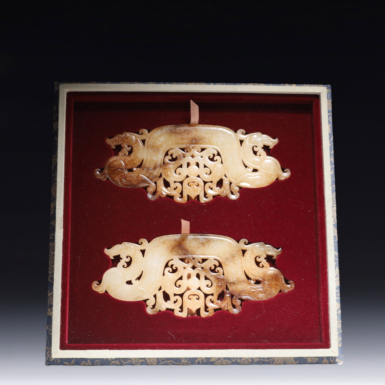 A Pair of Exquisite White Jade Dragon Pattern Pendants (1 of 8)