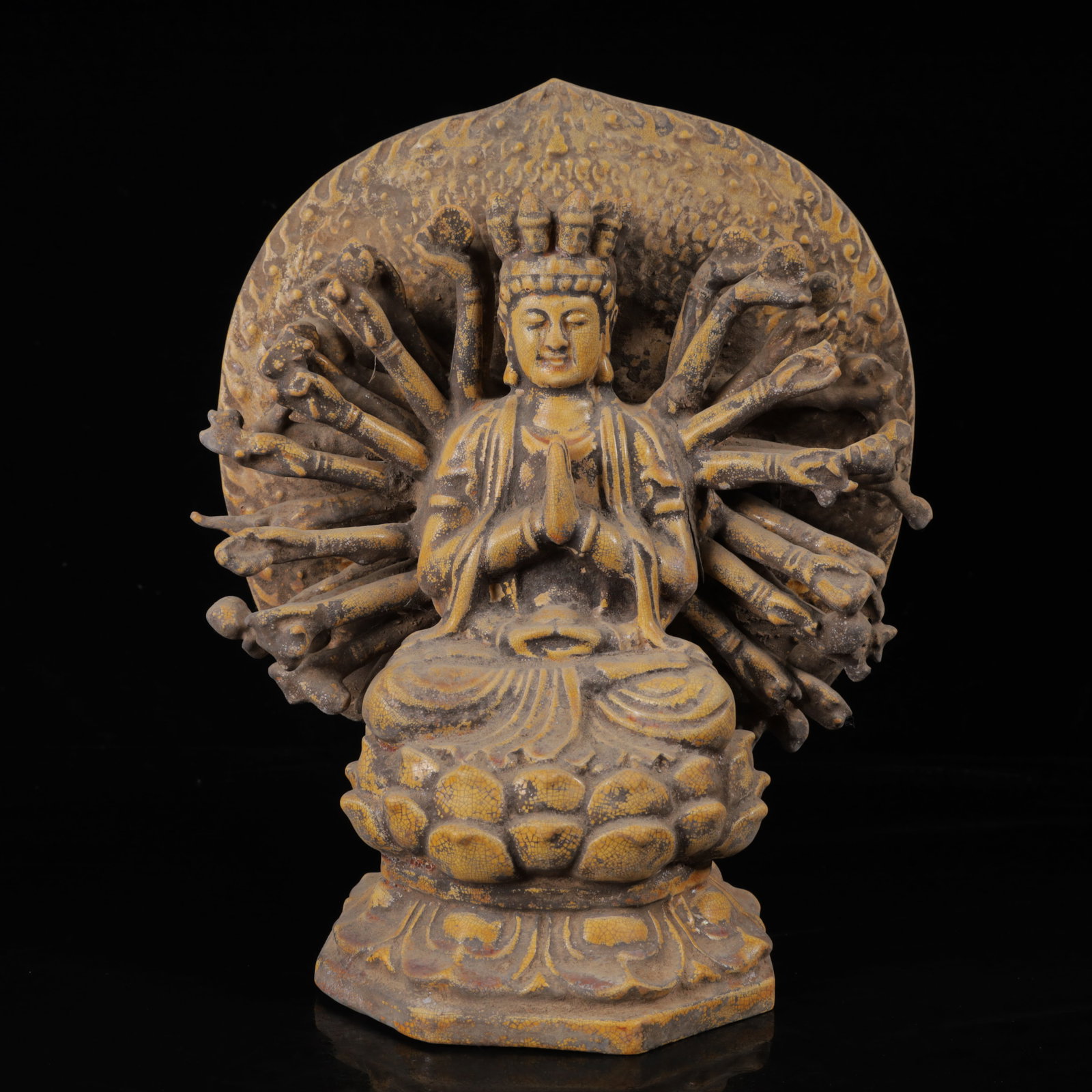An Exquisite Yellow Glazed Statue of Thousand-hand Guanyin (1 of 9)