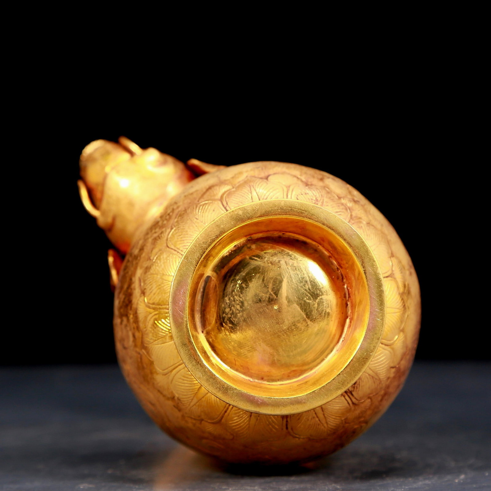 An exquisite gilt bronze figure pot - 11