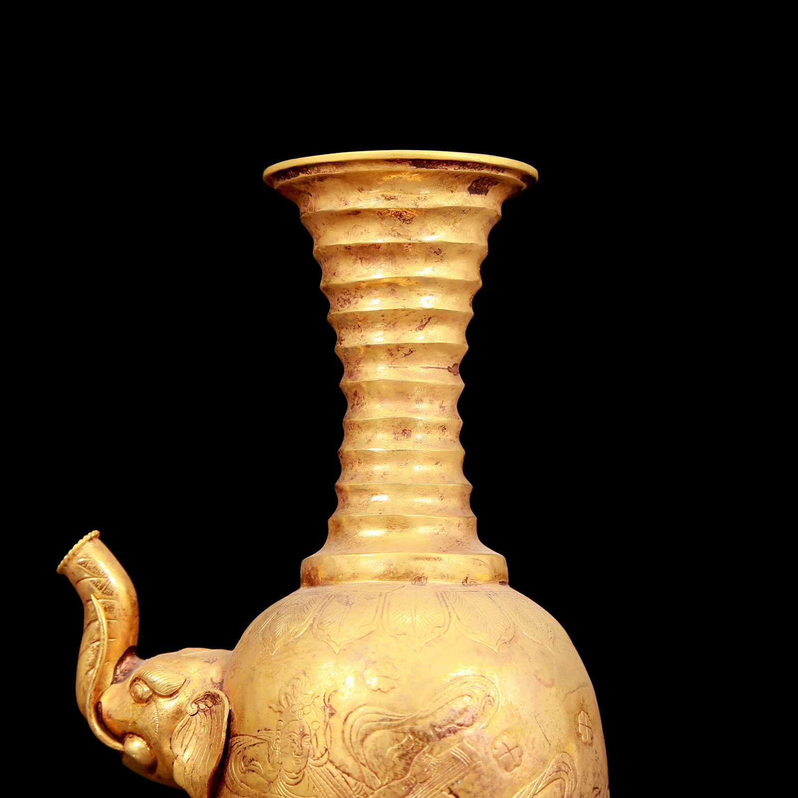 An exquisite gilt bronze figure pot - 2