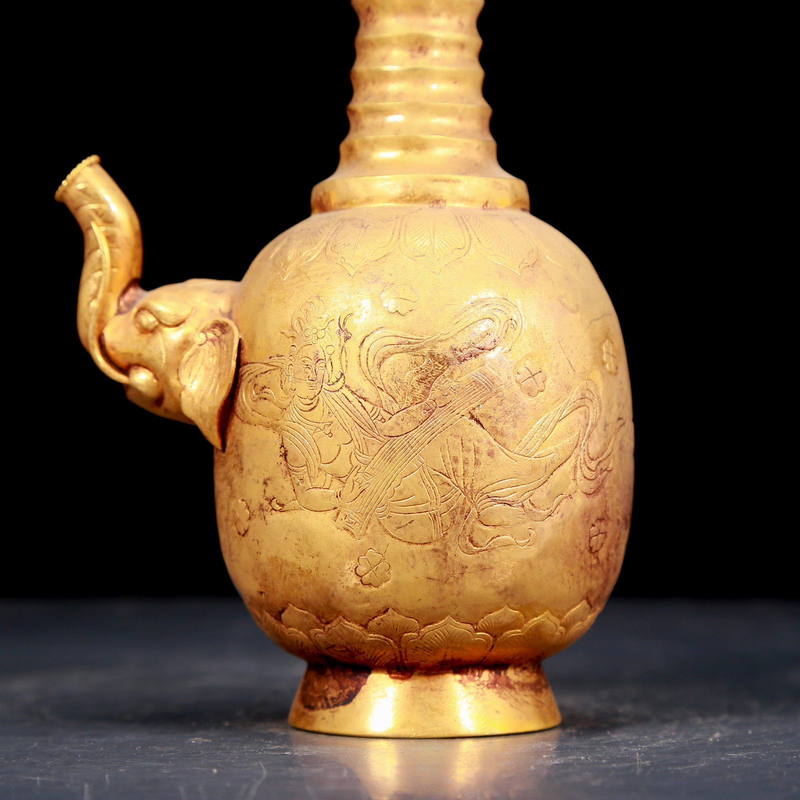An exquisite gilt bronze figure pot - 3