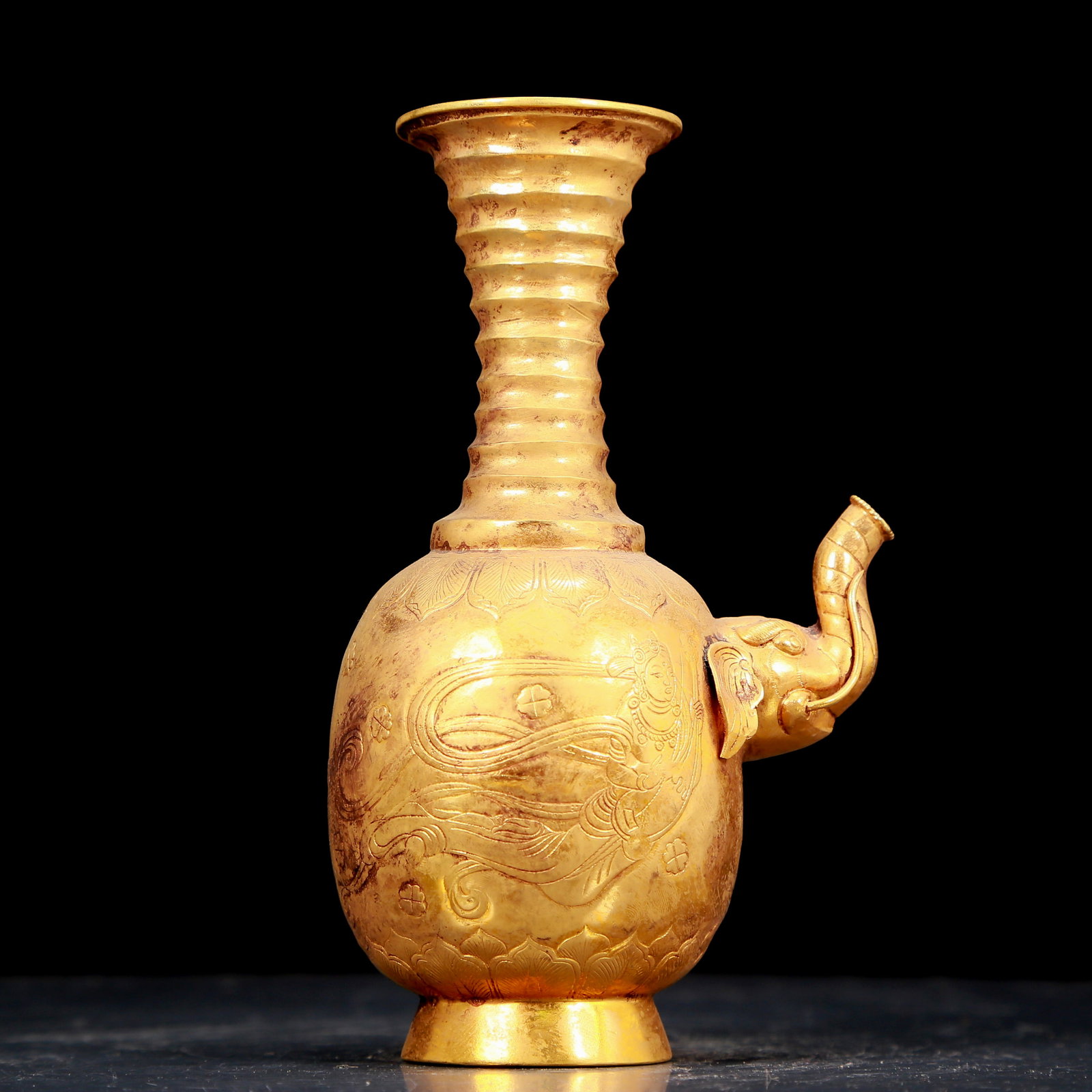 An exquisite gilt bronze figure pot - 8