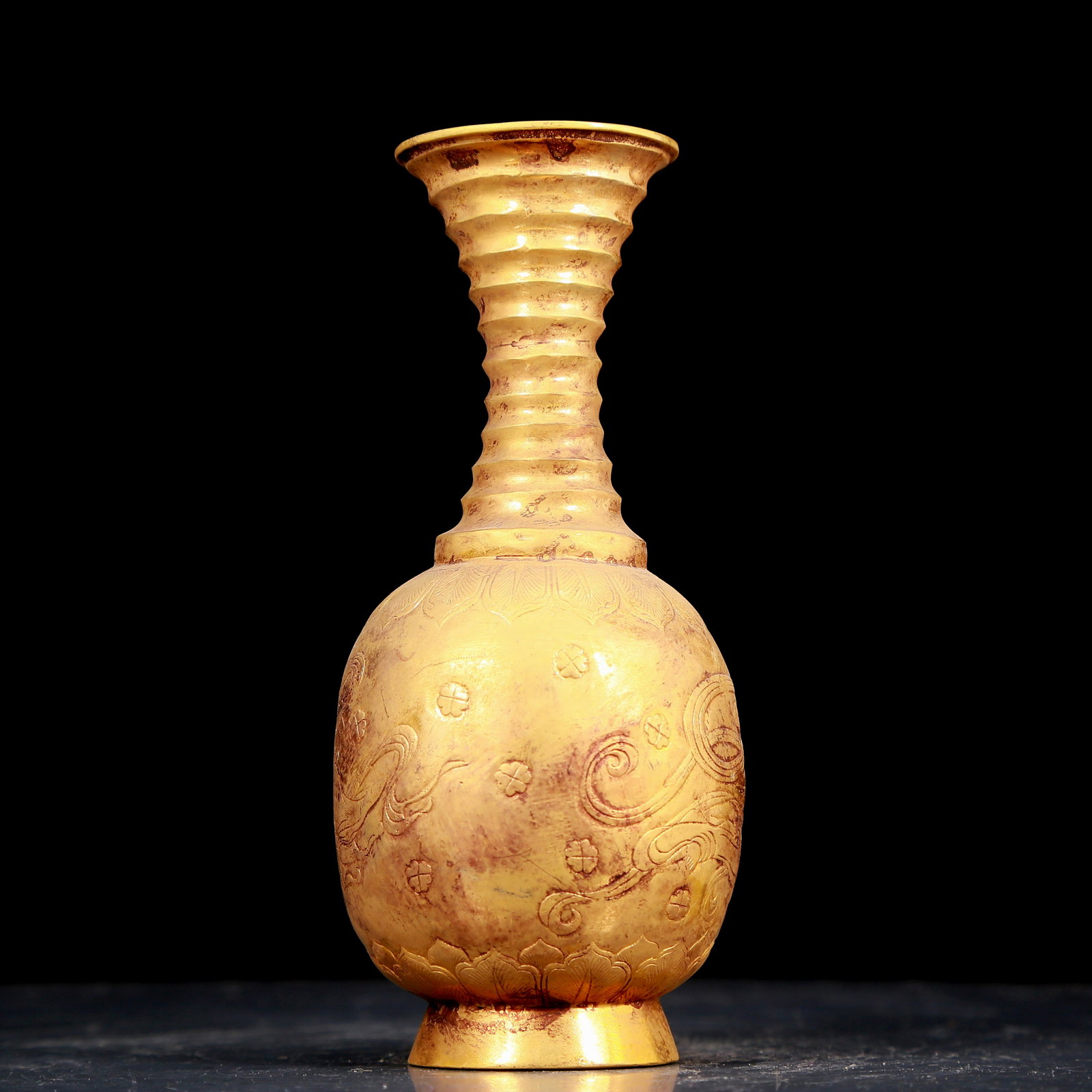 An exquisite gilt bronze figure pot - 9