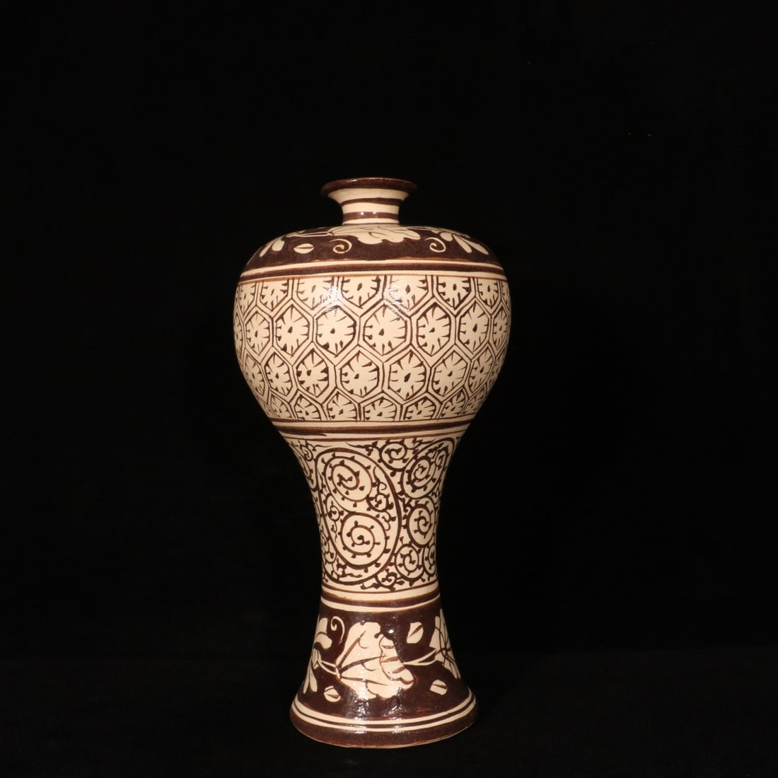 An Exquisite Jizhou yao Flower Pattern Vase (1 of 9)