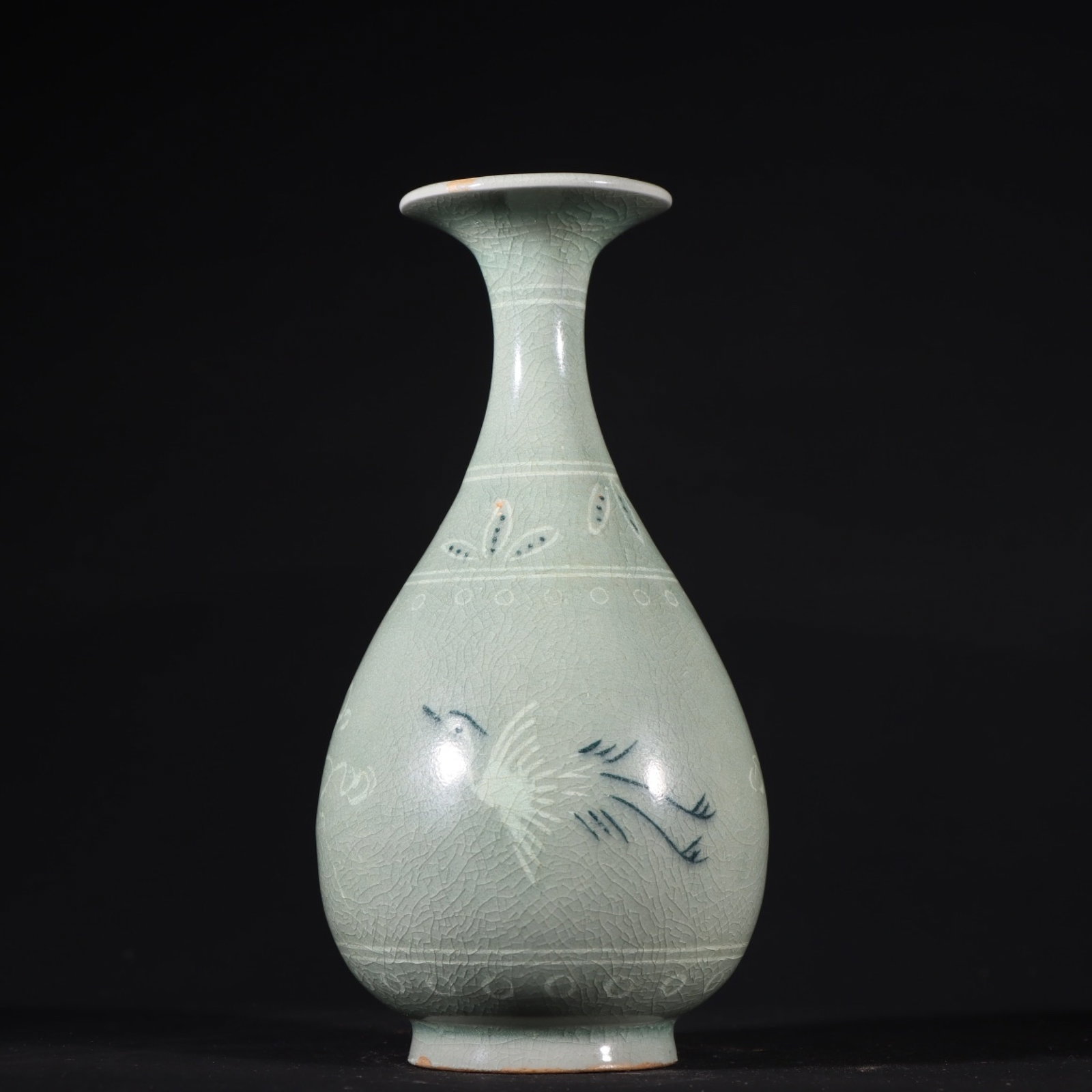 An Exquisite Celadon Crane Pattern Vase - 2