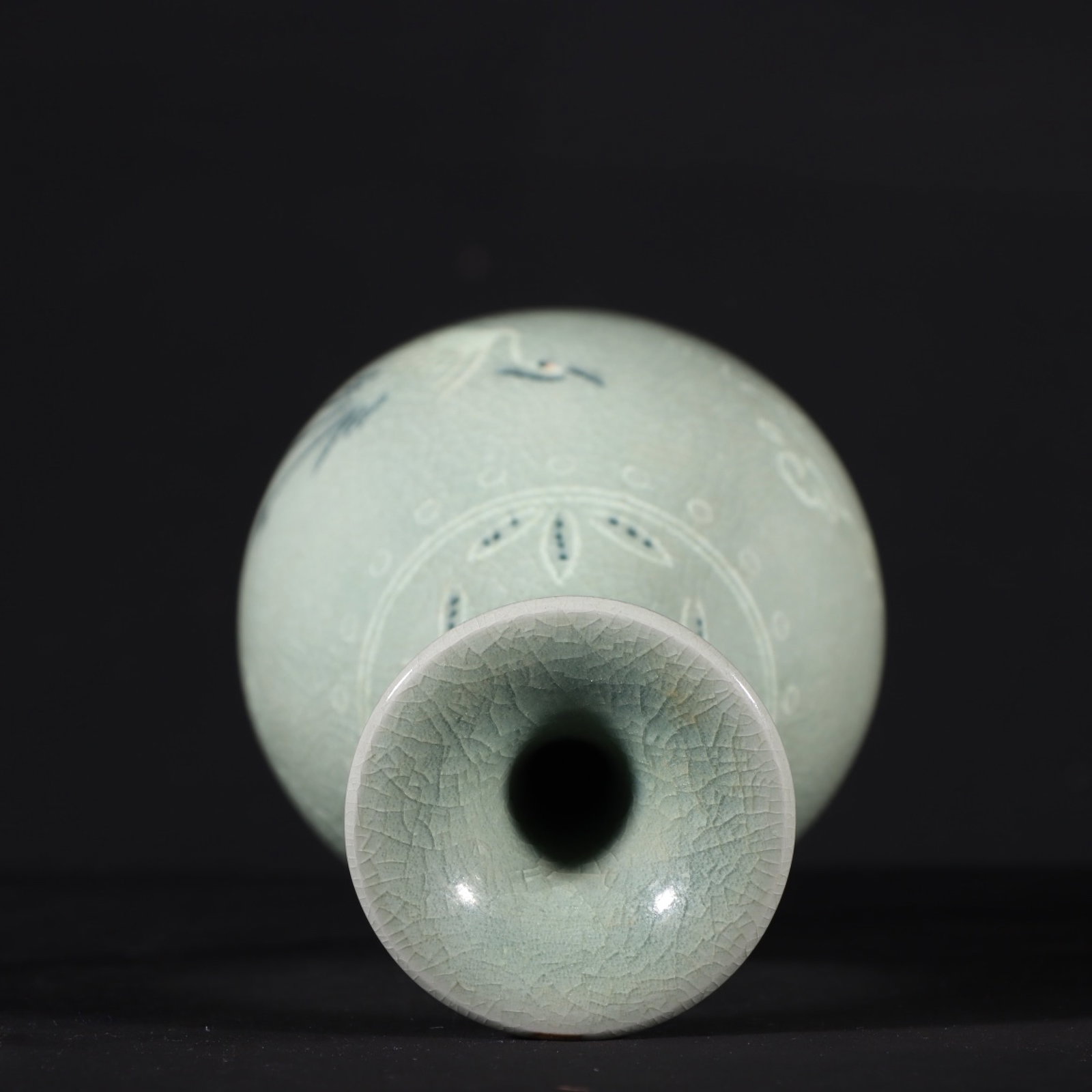 An Exquisite Celadon Crane Pattern Vase - 8