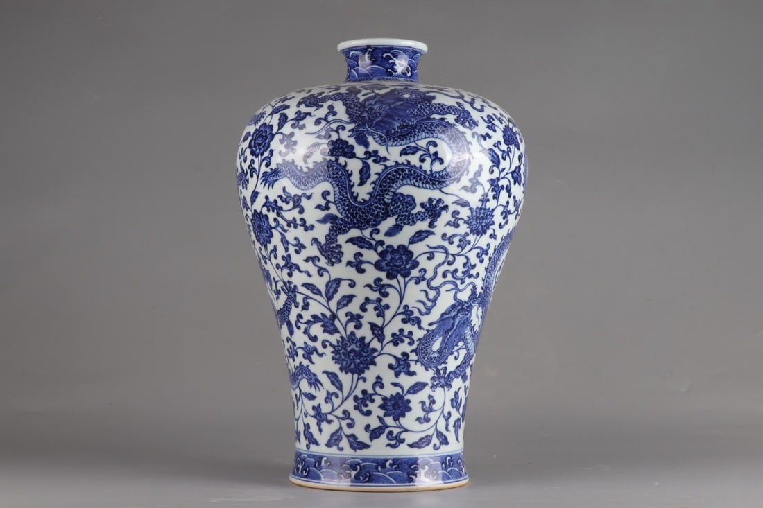 A Rare Blue and White Lotus and Dragon Pattern Vase: A Rare Blue and White Lotus and Dragon Pattern Vase,Qing Dynasty,China,Qianlong Six-character Mark,Size:13.6inx8.7in 青花缠枝莲龙纹瓶,中国&#