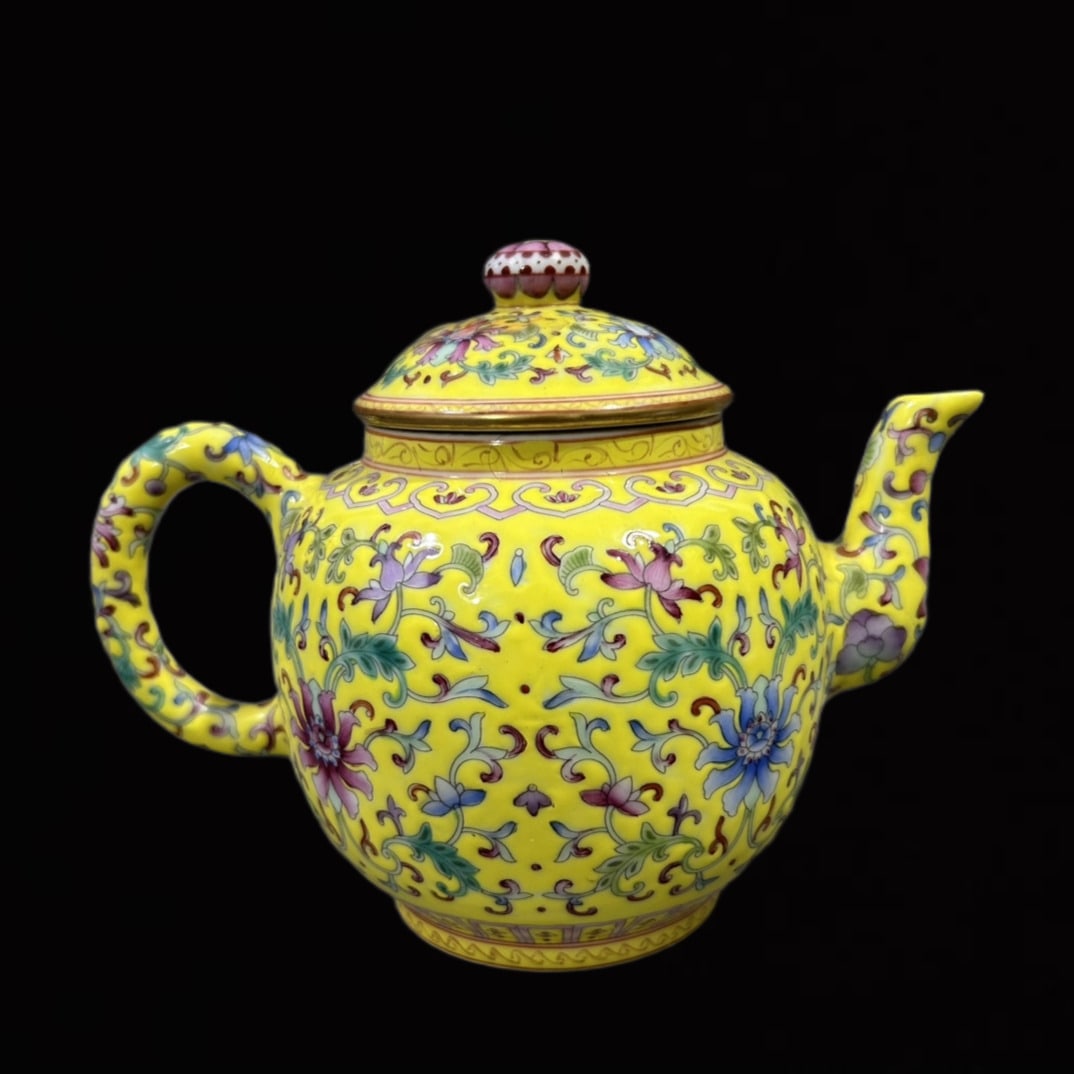 An Exquisite Enamel Lotus Pattern Pot - 3