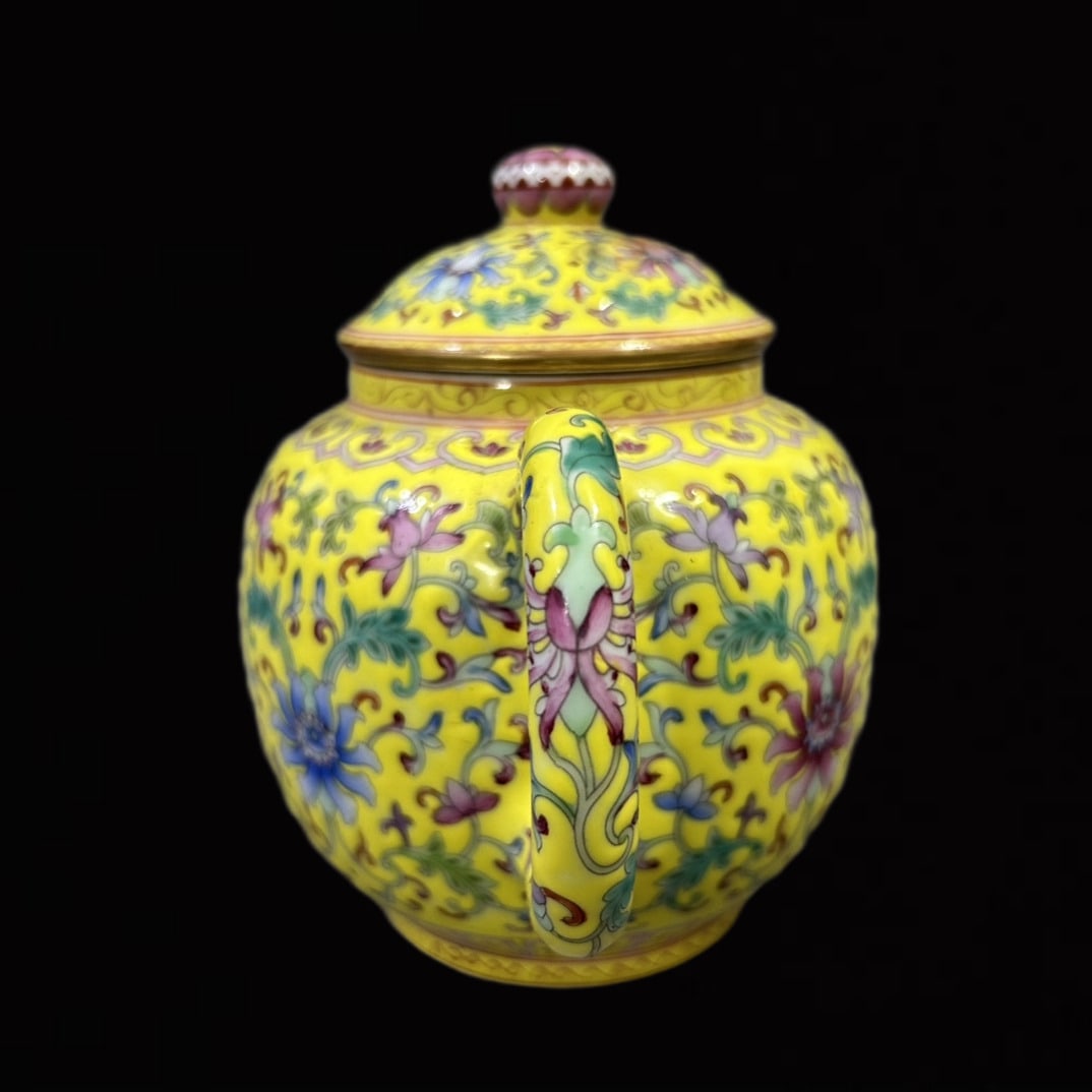 An Exquisite Enamel Lotus Pattern Pot - 4