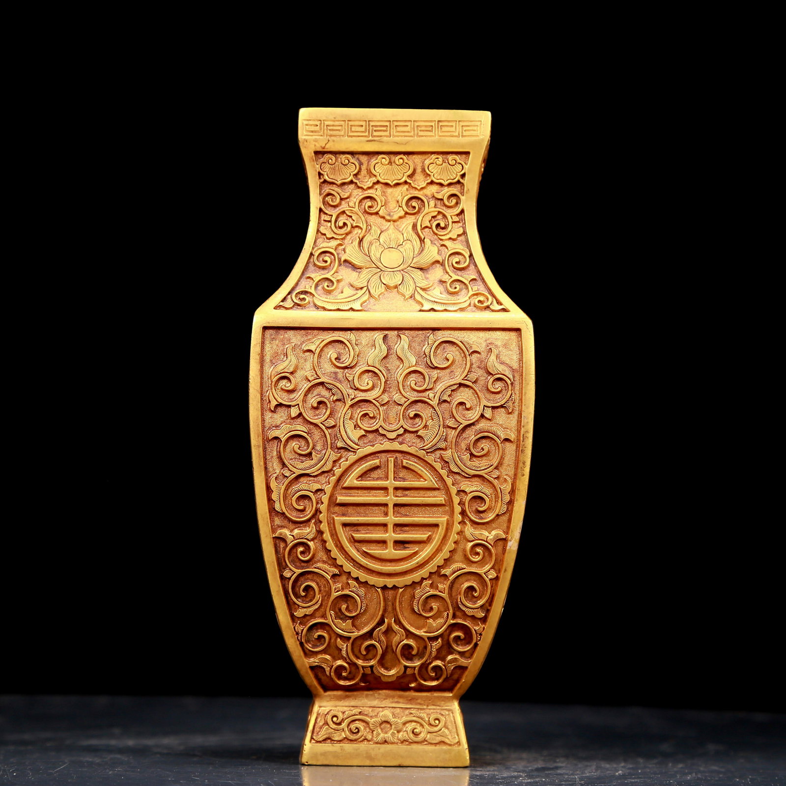 An exquisite gilt bronze vase with floral patterns: An exquisite gilt bronze vase with floral patterns, Qing Dynasty, China. The surface has been carefully carved, vividly demonstrating the superb skills of the craftsman. It has its own unique meaning